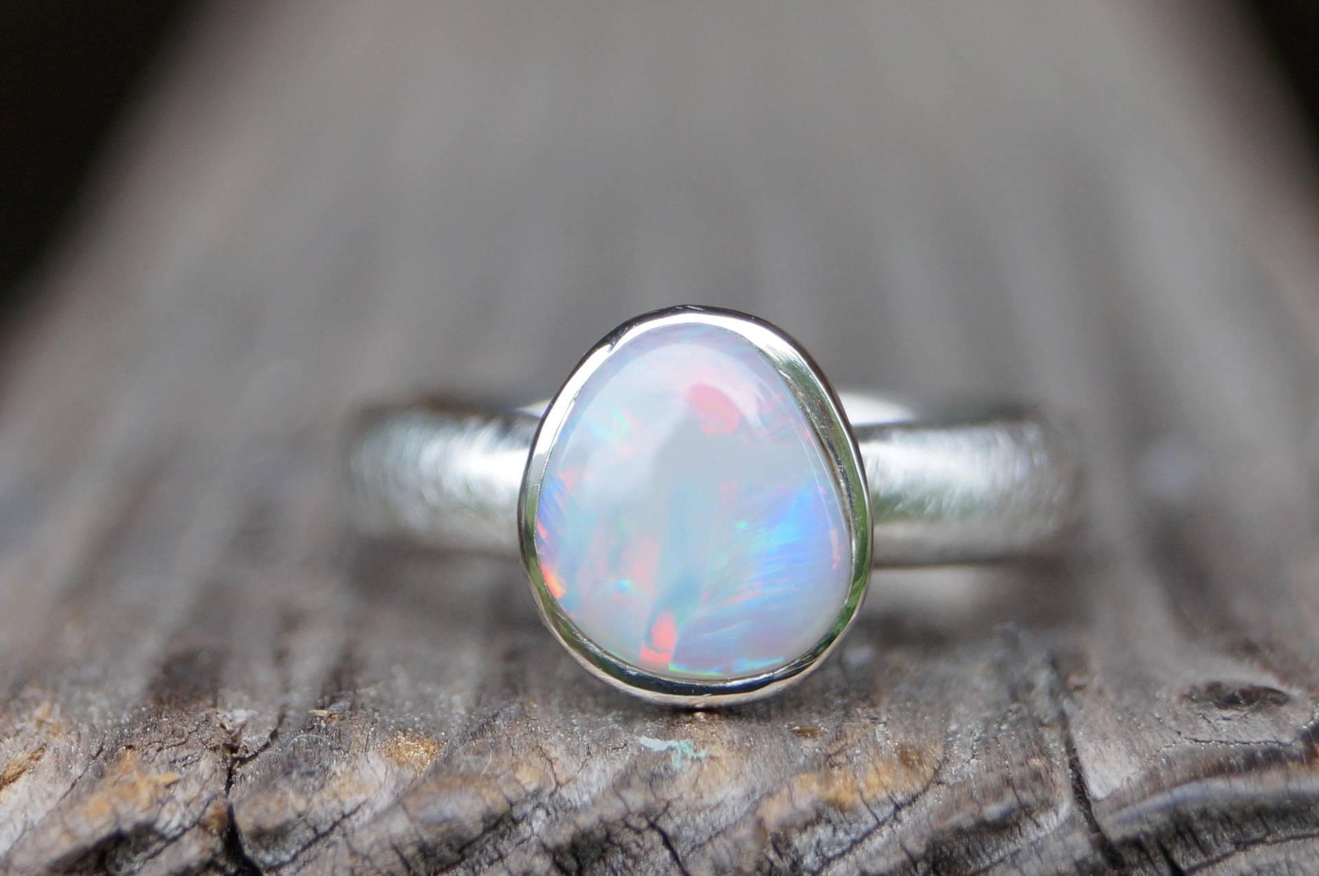 Opal-Ring Silber 925/ - Gestempelt Opal Cabochon 8, 9x7, 9mm Ringweite 55, 5 Mattiert Und Glänzend Poliert von SchmuckManufakturDE