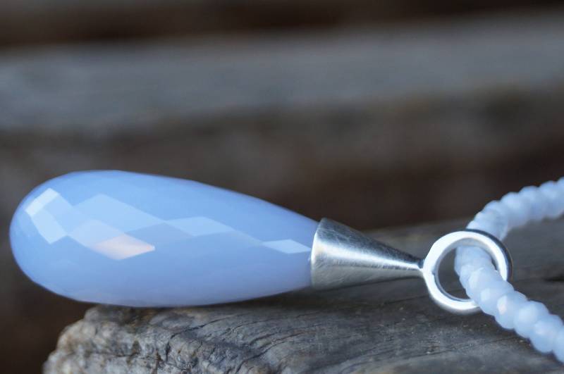 Rarität Chalcedon-Tropfen-Anhänger, Silber An Chalcedonkette von SchmuckManufakturDE