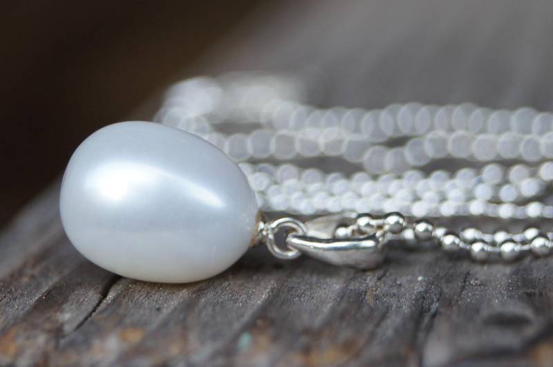 Schöne Zarte Kügelchen Silberkette Mit Anhänger Perle Weiß in Tropfenform von SchmuckManufakturDE