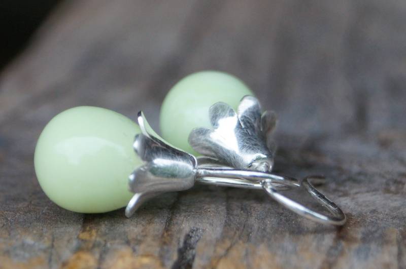 Wunderschöne Ausgefallene Ohrhänger Silber Zart Mattiert, Citronenchrysopras-Tropfen Glatt Poliert 12x10mm von SchmuckManufakturDE