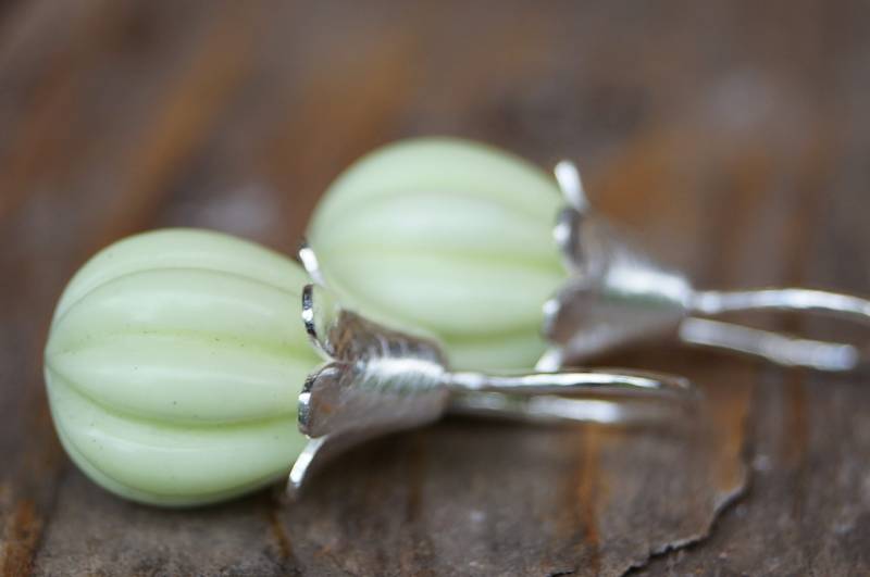 Wunderschöne Ausgefallene Ohrhänger Silber Zart Mattiert Citronenchrysopras-Tropfen Glatt Poliert Graviert 13x11mm Oberteile Tulpen von SchmuckManufakturDE