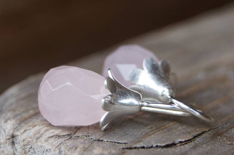 Wunderschöne Ausgefallene Ohrhänger Silber Zart Mattiert Rosenquarz-Tropfen Glitzernd Facettiert 15x10mm von SchmuckManufakturDE