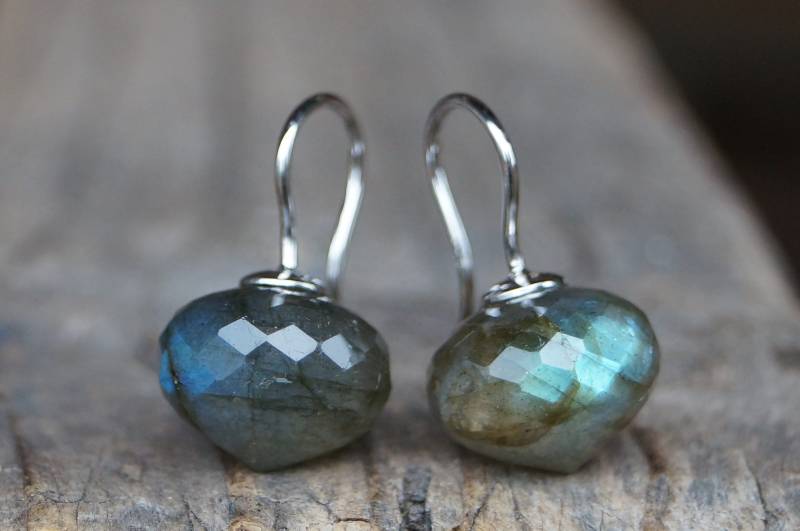 Wunderschöne Ohrhänger Silber Onions 13x11mm Glitzernd Facettiert Aus Labradorit von SchmuckManufakturDE