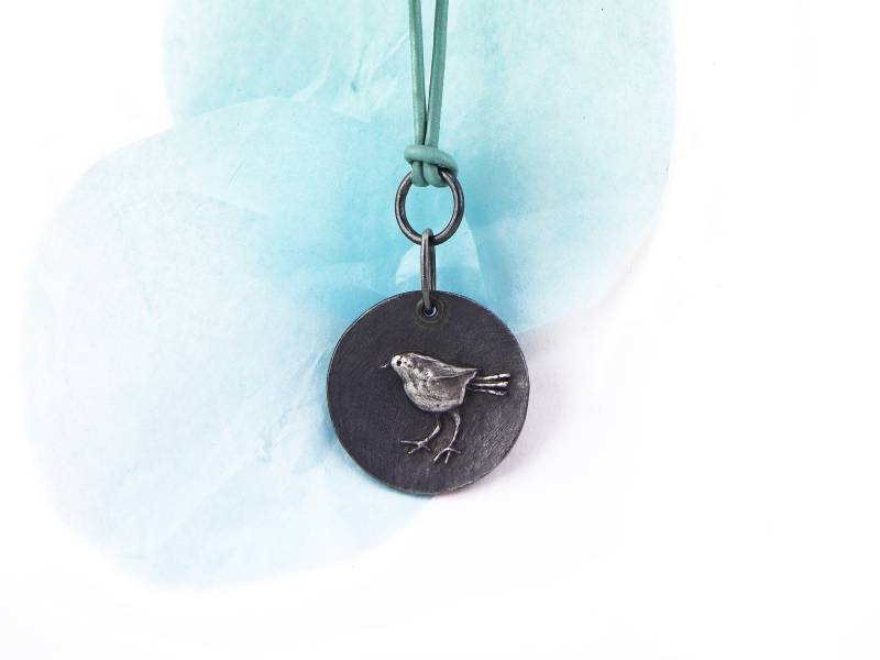 Halsschmuck Kleiner Vogel Schmuck Mathilde Hagen von SchmuckMathildeHagen