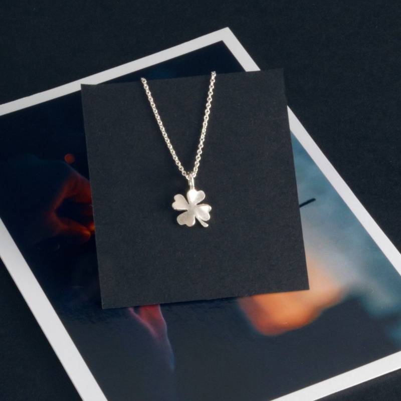 Hochwertige Damen Halskette - Kleeblatt Anhänger 750 Weißgold Glücksbringer Mutmacher Geschenk Tolles Zum Schulabschluss von SchmuckNeunerBrack
