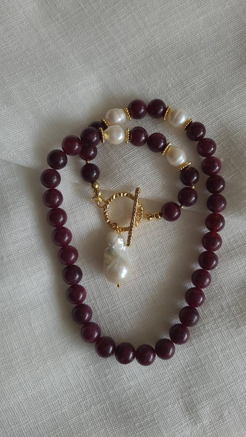 Granat Halskette Mit Barock Perle, Handgemachte Halskette, Edelsteinkette , Damen Edelstein Geschenk Für Sie von SchmuckPerla