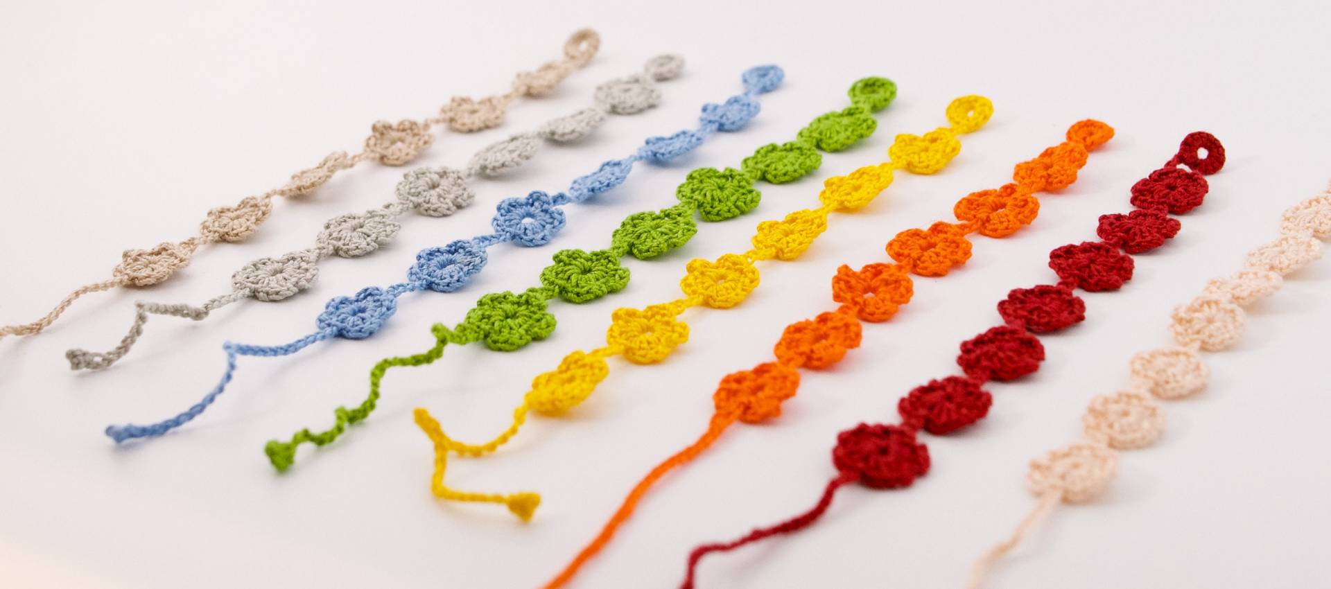 Armband Mit Gehäkelten Blumen Armband Mit Gehäkelten Blumen von SchmuckSchildkroete