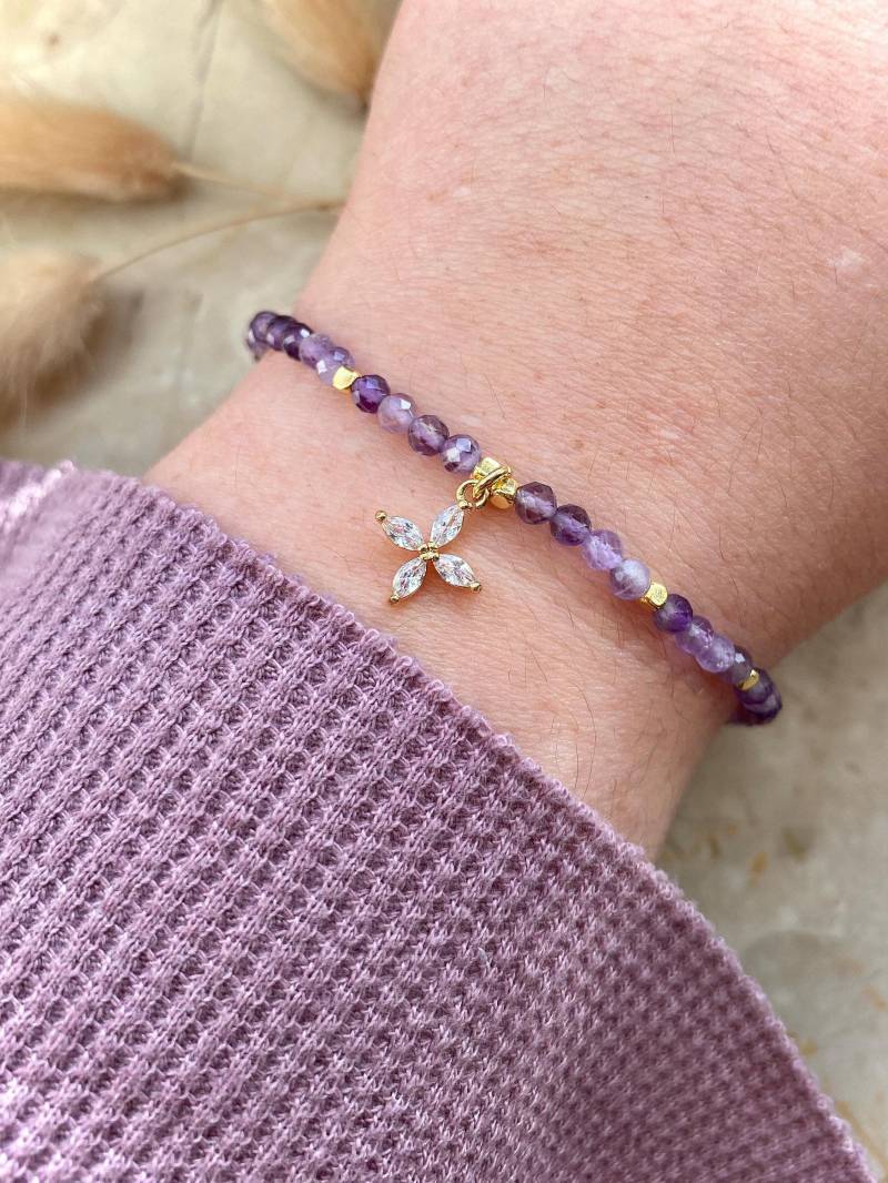 Amethyst Armband | Heilstein Entspannung Gelassenheit Schlaf 18 Karat Vergoldet Geschenkidee Anhänger Handgefertigt von SchmuckSchmiede0o