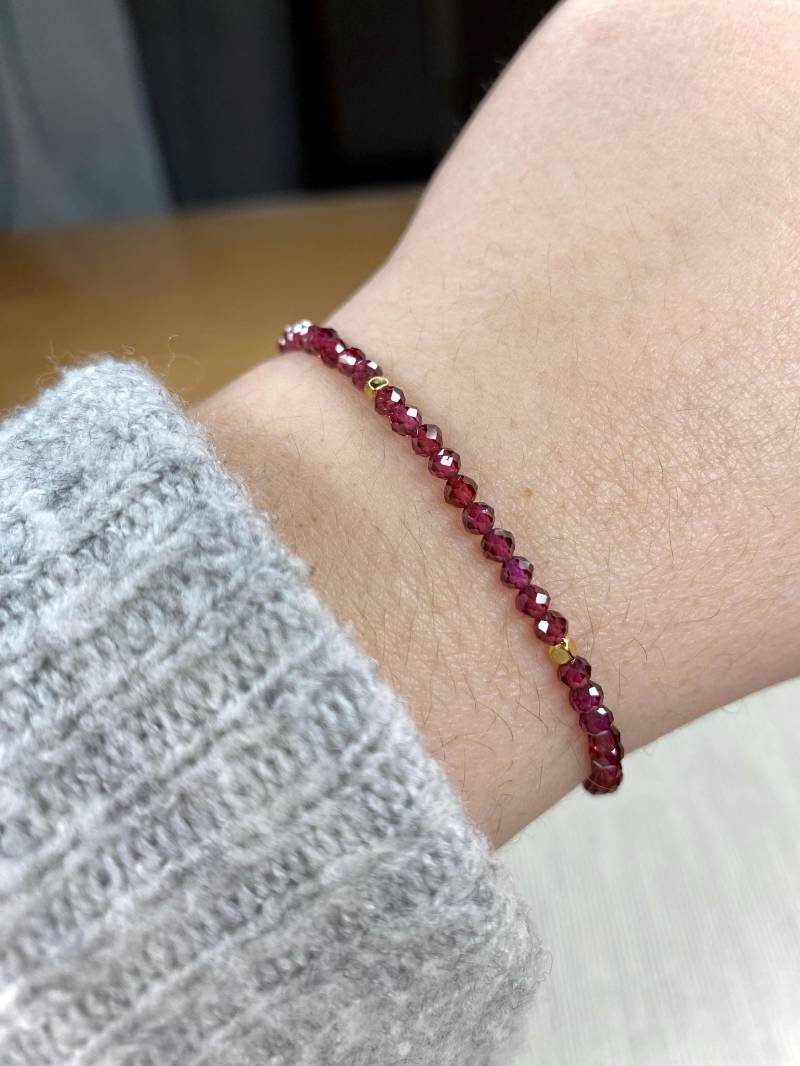 Granat Armband | Naturstein Heilstein 18 Karat Vergoldet Rot Edelstein Filigran Geschenk Gold Handgefertigt von SchmuckSchmiede0o