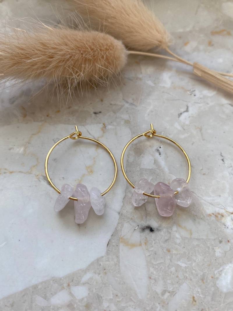 Rosenquarz Ohrringe | Heilstein 18 Karat Vergoldet Naturstein Weiblichkeit Liebe Nickelfrei Geschenkidee von SchmuckSchmiede0o