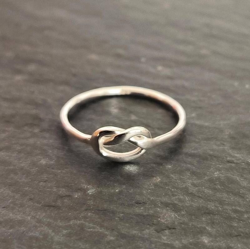 Schöner Knoten - Oder Brezel -Ring Silber 925 - Echte Handarbeit, Stabil Schöner Knoten - Oder Brezel -Ring Silber 925 - Echte Handarbeit, Stabil von SchmuckSchmiedeKW