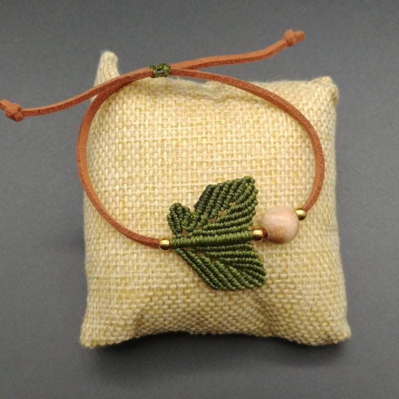 Blatt Armband, Makramee Armband Damen, Freundschaftsarmband Verstellbar, Blätter Mit Leder Und Holz, Naturschmuck Kostüm Waldelfe von SchmuckZumVerlieben