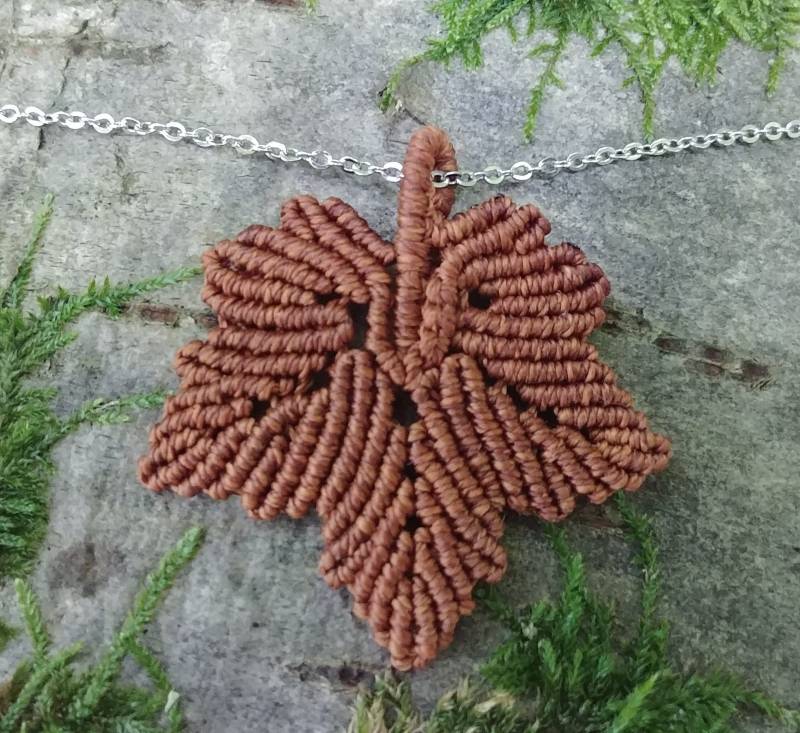 Halskette Damen Mit Ahorn Blatt Anhänger, Makramee Kette Blatt, Naturschmuck Für Naturliebhaber, Herbstliche Blätter Edelstahl von SchmuckZumVerlieben