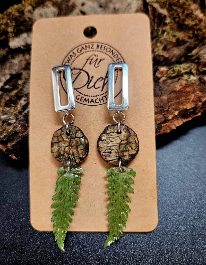 Holz Ohrringe Mit Farn, Besondere Hängeohrringe, Schmuck Aus Und Edelstahl, Blatt Hängend, Naturschmuck Naturliebhaber Holz Ohrringe Mit Farn, Besondere Hängeohrringe, Schmuck Aus Und Edelstahl, Blatt Hängend, Naturschmuck Naturliebhaber von SchmuckZumVerlieben