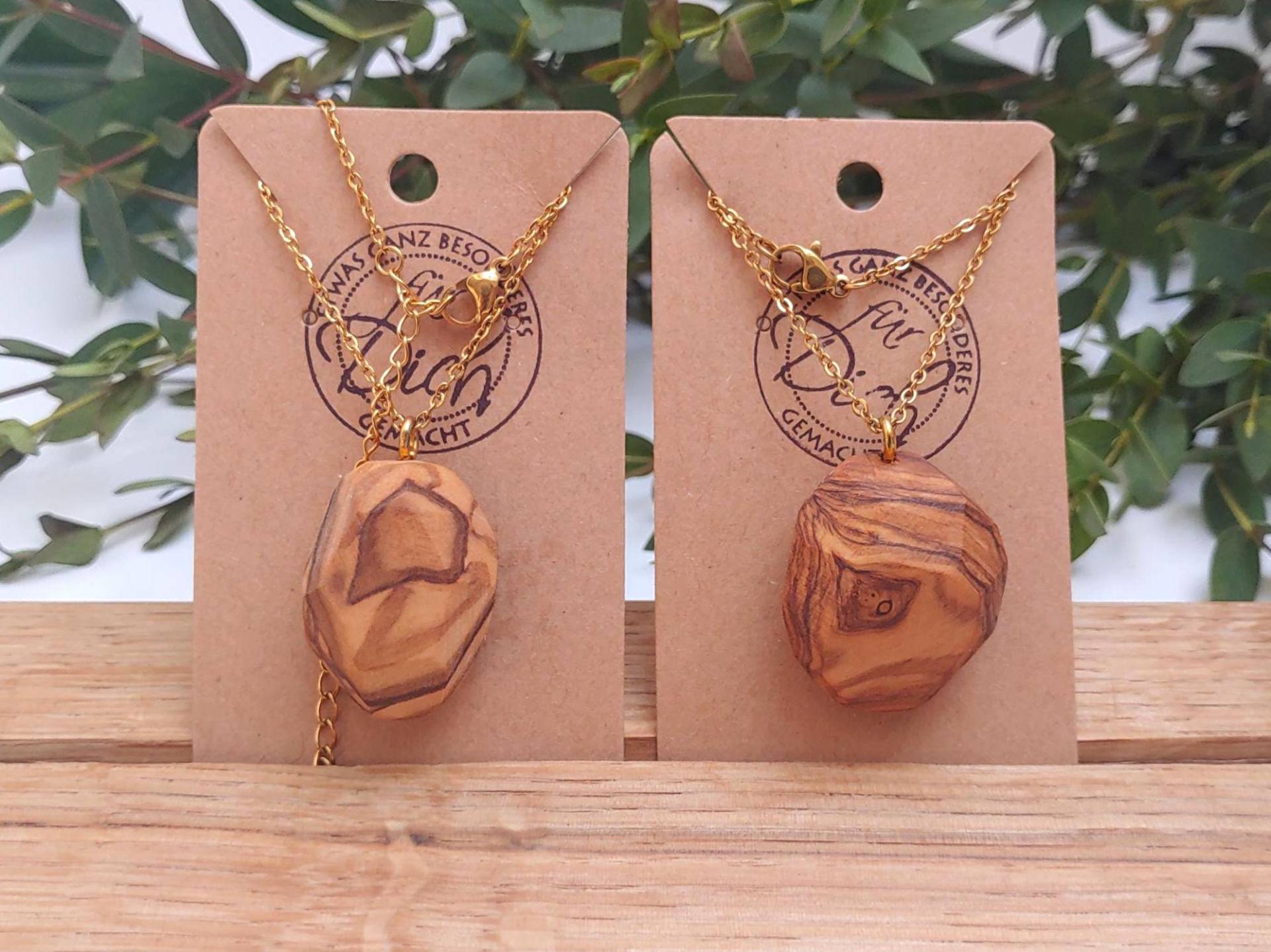 Holzschmuck Kette Olivenholz Anhänger, Holz Halskette Gold, Handgemachter Schmuck Aus Holz, Holzkette Für Naturliebhaber, Naturschmuck Damen von SchmuckZumVerlieben