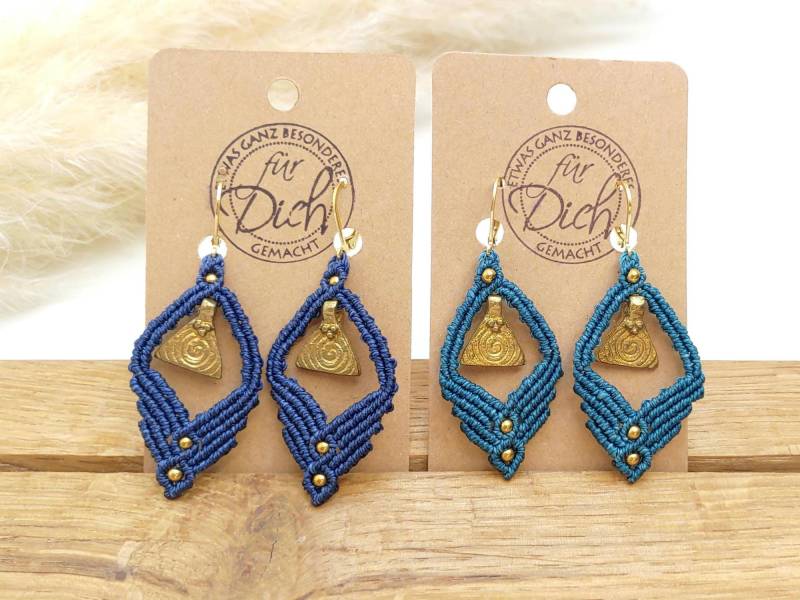 Makramee Ohrringe Hängend, Boho Aus Stoff Mit Messing, Blaue Hängeohrringe Edelstahl in Gold, Hippie Schmuck Ausgefallen Makramee Ohrringe Hängend, Boho Aus Stoff Mit Messing, Blaue Hängeohrringe Edelstahl in Gold, Hippie Schmuck Ausgefallen von SchmuckZumVerlieben