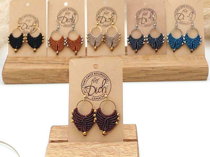Makramee Ohrringe Hängend, Boho Aus Stoff Mit Perlen, Hängeohrringe Edelstahl in Gold Oder Silber Hippie Schmuck Ausgefallen Makramee Ohrringe Hängend, Boho Aus Stoff Mit Perlen, Hängeohrringe Edelstahl in Gold Oder Silber Hippie Schmuck Ausgefallen von SchmuckZumVerlieben
