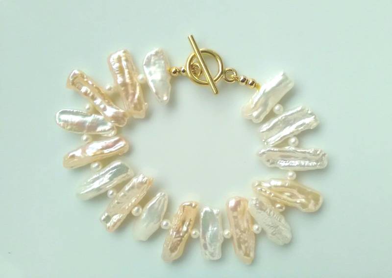 Armband Mit Perlen, Perfektes Geschenk Für Besondere Frauen, Keshi Perlen Als Schöner Damen Arm Schmuck, Goldschmiede Armband von SchmuckatelierMF