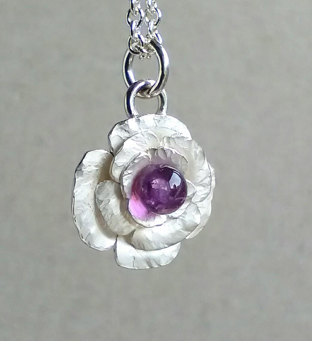 Filigrane Kette Mit Kleinem Amethyst, Kette Blumenanhänger, Natur Schmuck Design, Halskette Blumenanhänger, Vom Goldschmied von SchmuckatelierMF