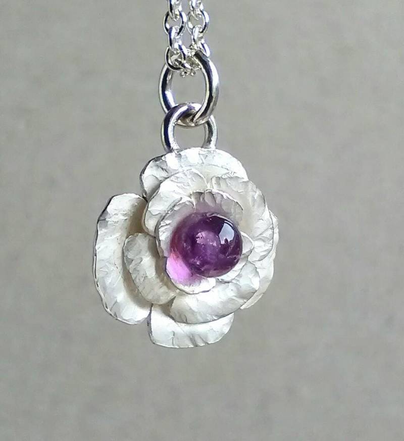 Filigrane Kette Mit Kleinem Amethyst, Kette Blumenanhänger, Natur Schmuck Design, Halskette Blumenanhänger, Vom Goldschmied von SchmuckatelierMF