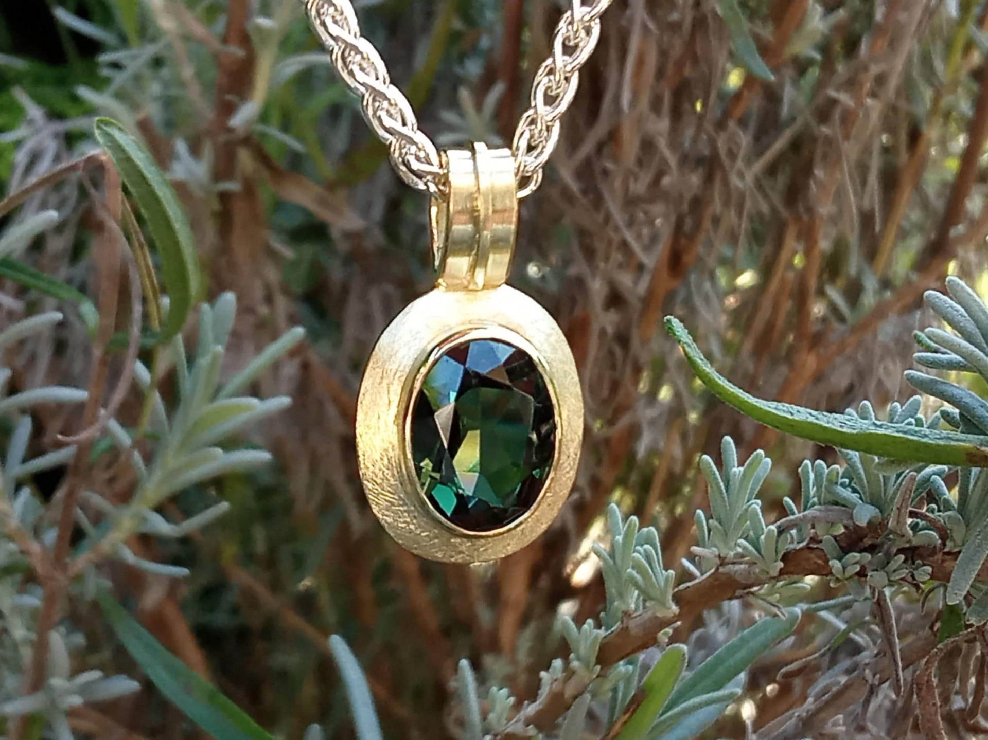 Grüner Turmalin Anhänger Aus 585 Karat Gold, Handgefertigter Gold Mit Vintage Turmalin, Individuelles Unikat, Schmuckmit Turmalin von SchmuckatelierMF