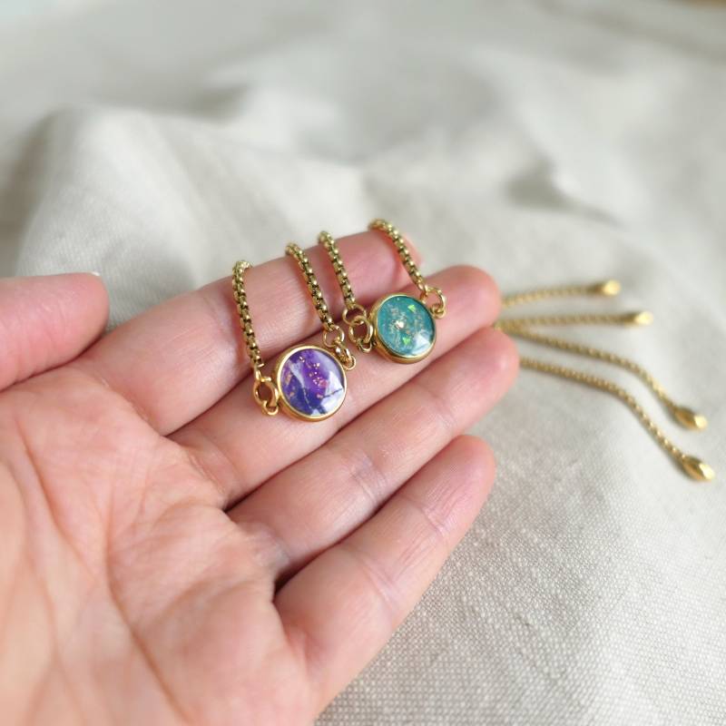 Armband Mit Türkis Anhänger, Lila Runde Anhänger Armband Mit Türkis Anhänger, Lila Runde Anhänger von Schmuckbynatalier