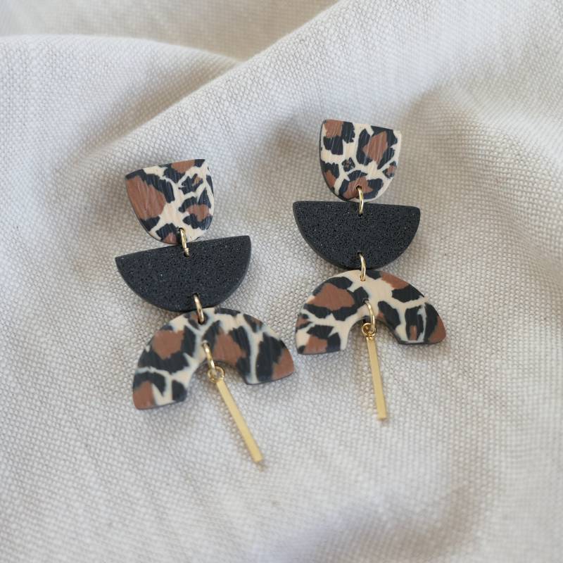 Leopard Muster Ohrringe Aus Fimo®, Mit Animal-Print in Neutralen Farben, Leichte Ohrringe, Polymer Clay Hängende von Schmuckbynatalier