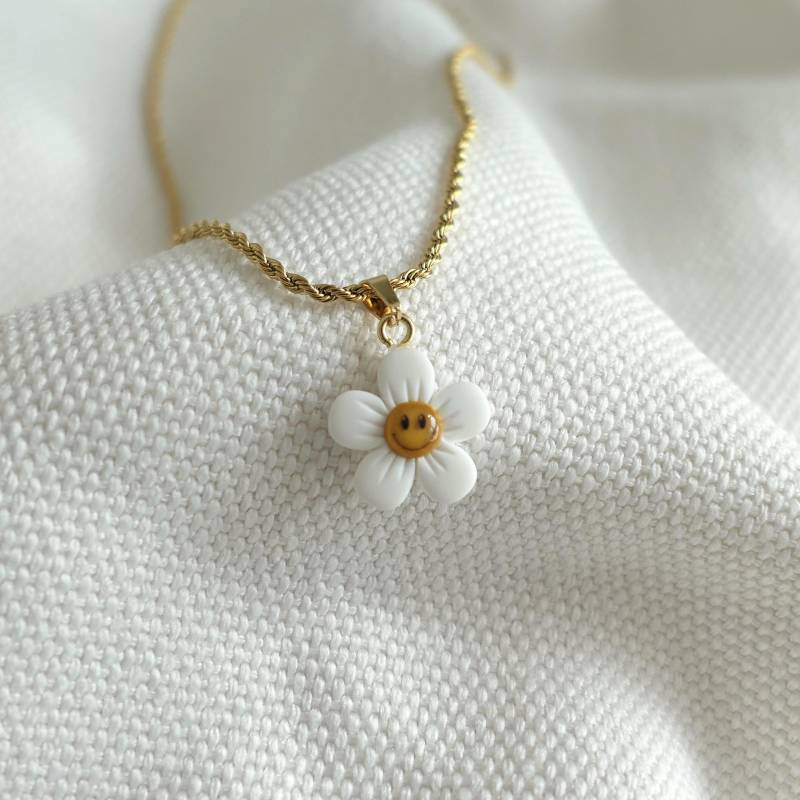 Margeriten Halskette Mit Smiley - Handgemachter Anhänger | Edelstahl Vergoldet 45 cm Kette Oder Nur Handmade Margeriten Halskette Mit Smiley - Handgemachter Anhänger | Edelstahl Vergoldet 45 cm Kette Oder Nur Handmade von Schmuckbynatalier