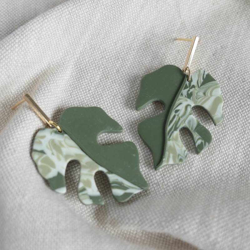 Monstera Variegata-Blatt-Ohrringe Mit Matte Finish, Hängeohrringe Monsteras, Ideal Für Den Boho-Chic-stil von Schmuckbynatalier