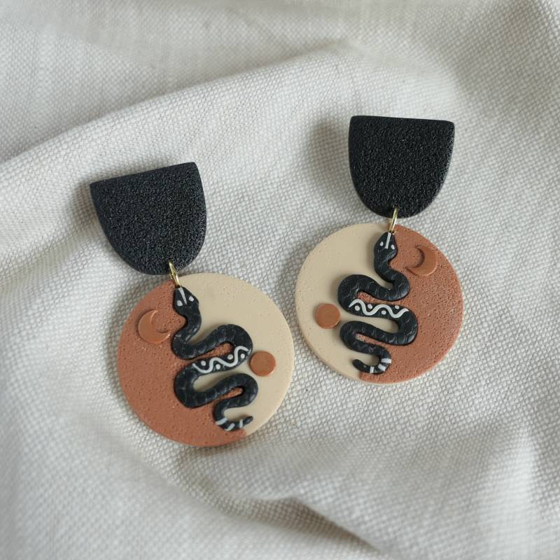 Ying Yang Ohrringe Aus Polymer Ton , Schlangen Mit Moon in Neutralen Farben, Leichte Ohrringe, Fimo® Hängende von Schmuckbynatalier