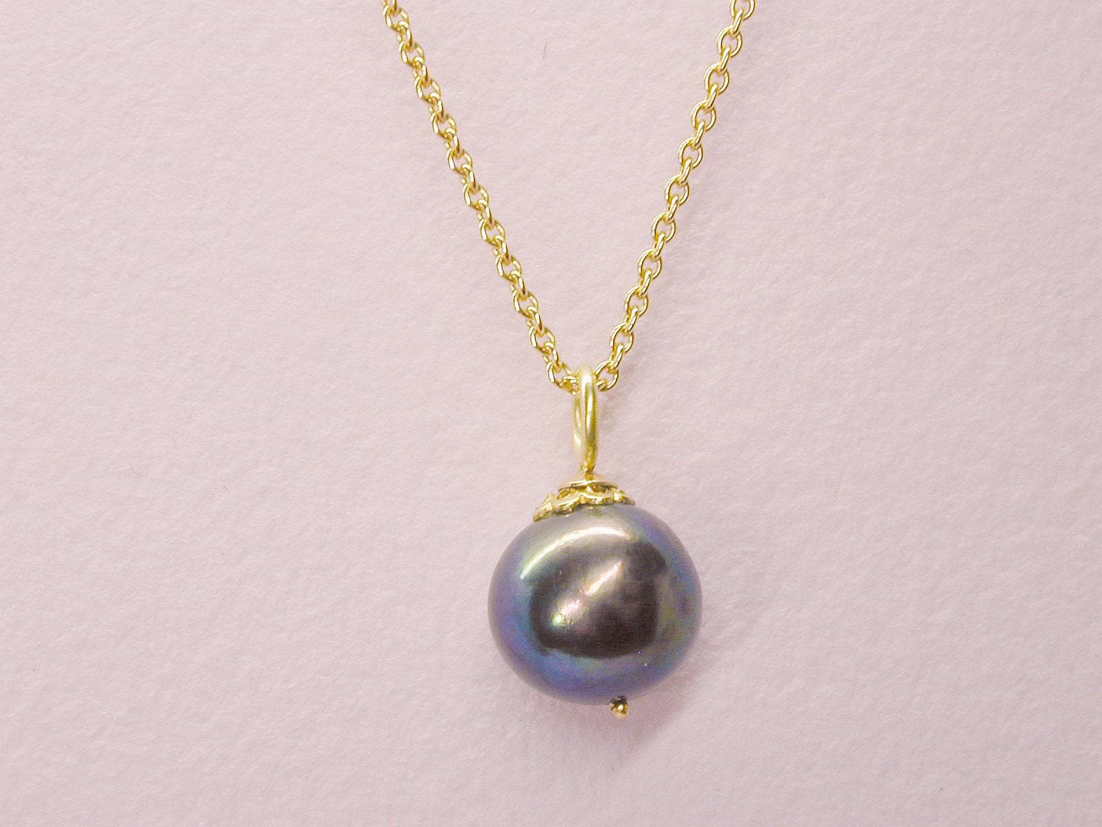 Kleiner Anhänger Für Halskette, Gold 750, Schwarze Runde Perle Kleiner Anhänger Für Halskette, Gold 750, Schwarze Runde Perle von SchmuckdesignKoehler