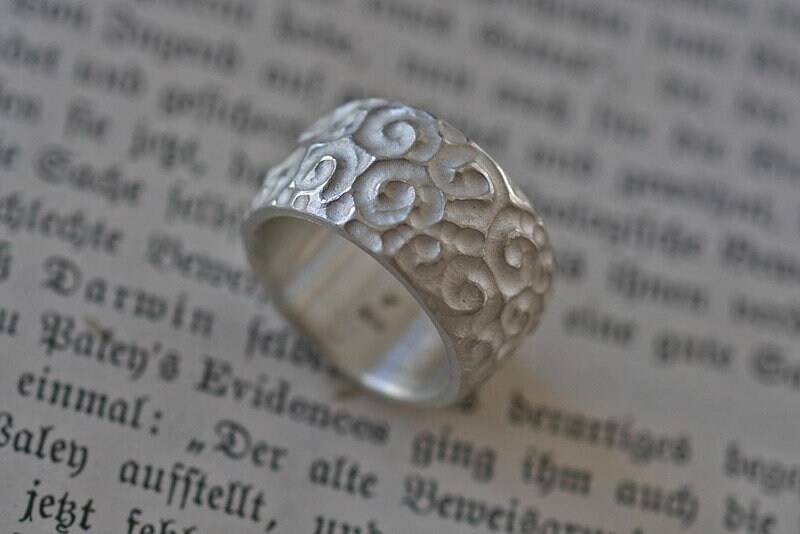 Ring in Massiv Silber 925 Mit Umlaufenden Ornament Von Frank Schwope von SchmuckdesignSchwope