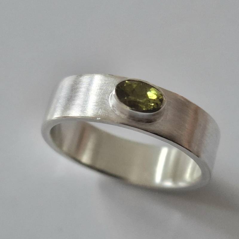 Schöner Silber Ring in Gr. 54 Mit Facettierten Grünen Turmalin, Unikatschmuck Von Frank Schwope, Grün, Solitär-Ring, Ornament von SchmuckdesignSchwope