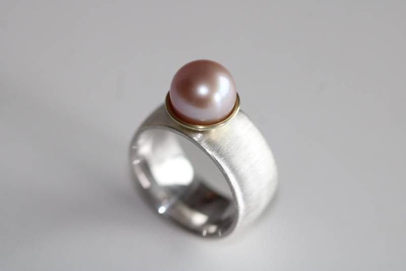 Silberring Mit Edler Perle in Massiven 750 Goldschale Von Frank Schwope, Goldschmiedearbeit, Unikatschmuck, Schmuckunikate, Goldschmiede von SchmuckdesignSchwope