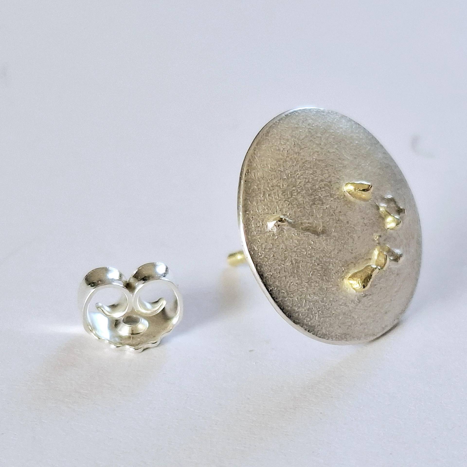 Unikat Ohrstecker Aus Massiven 925 Silber Und 750/18Kt Goldapplikation Von Frank Schwope, Gold, Schmuckunikate, Schmuck-Skulptur, Ohrring von SchmuckdesignSchwope