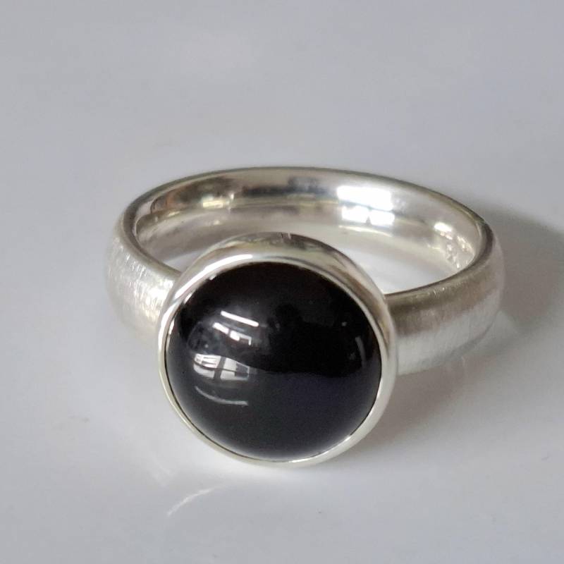 Unikatring in Massiv Silber Mit Schönen Runden Onyxcabochon Von Frank Schwope, Onyx Unikatschmuck, Goldschmiedearbeit, Ring, Schmuck von SchmuckdesignSchwope