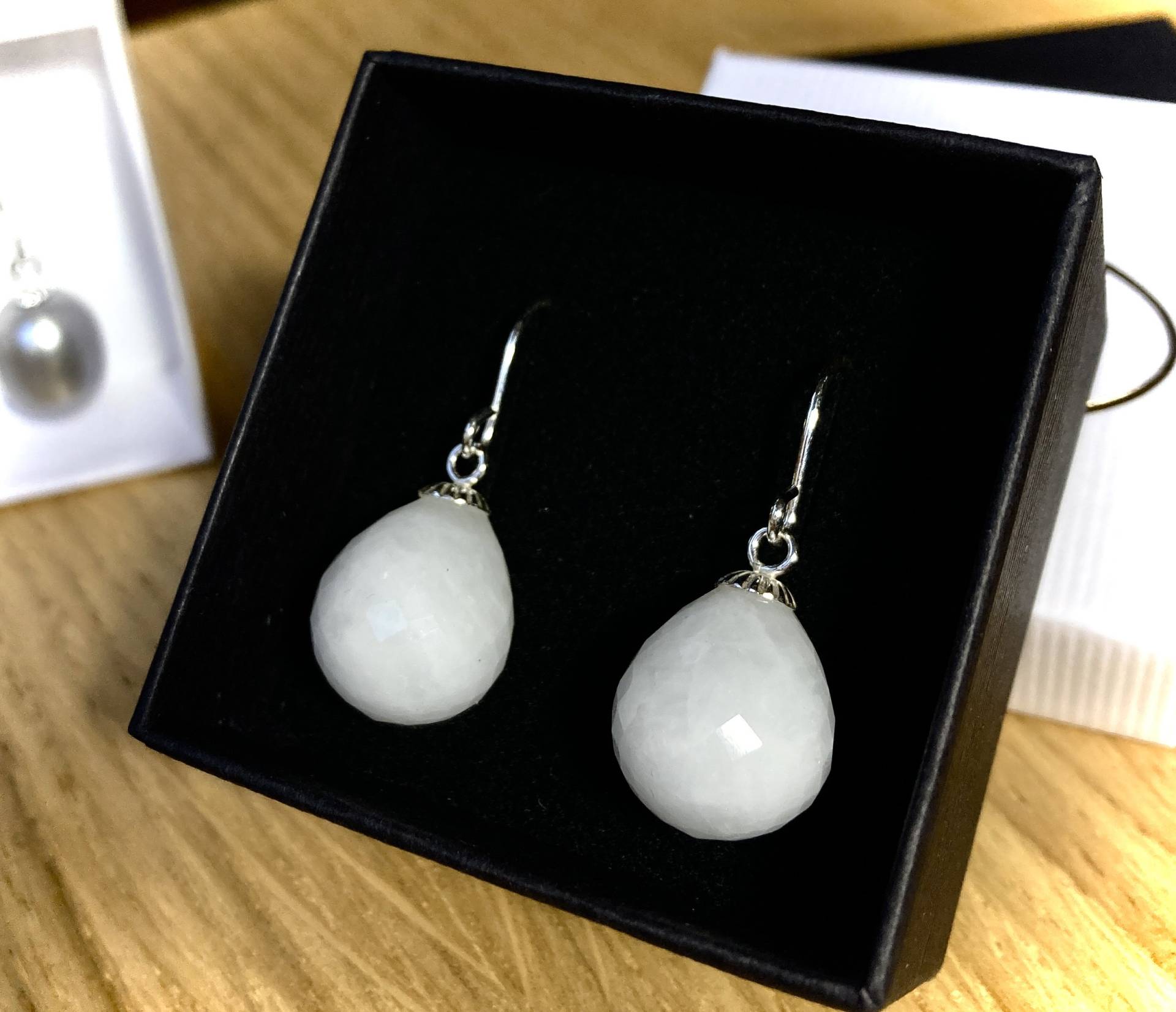Kascholong Ohrhänger - Pampel Weiße Facettiert Opal Silberohrhänger Opalohrhänger Kascholong Ohrhänger - Pampel Weiße Facettiert Opal Silberohrhänger Opalohrhänger von SchmuckeleiAM