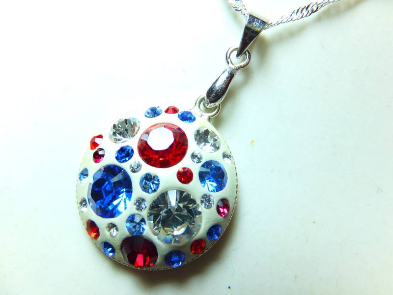 Anhänger Mit Einem Selbst Gemachten Glänzenden Swarovski Perlen, An Einer 925 Silberkette, Halskette, Zur Hochzeit, Konfirmation von Schmuckenergien