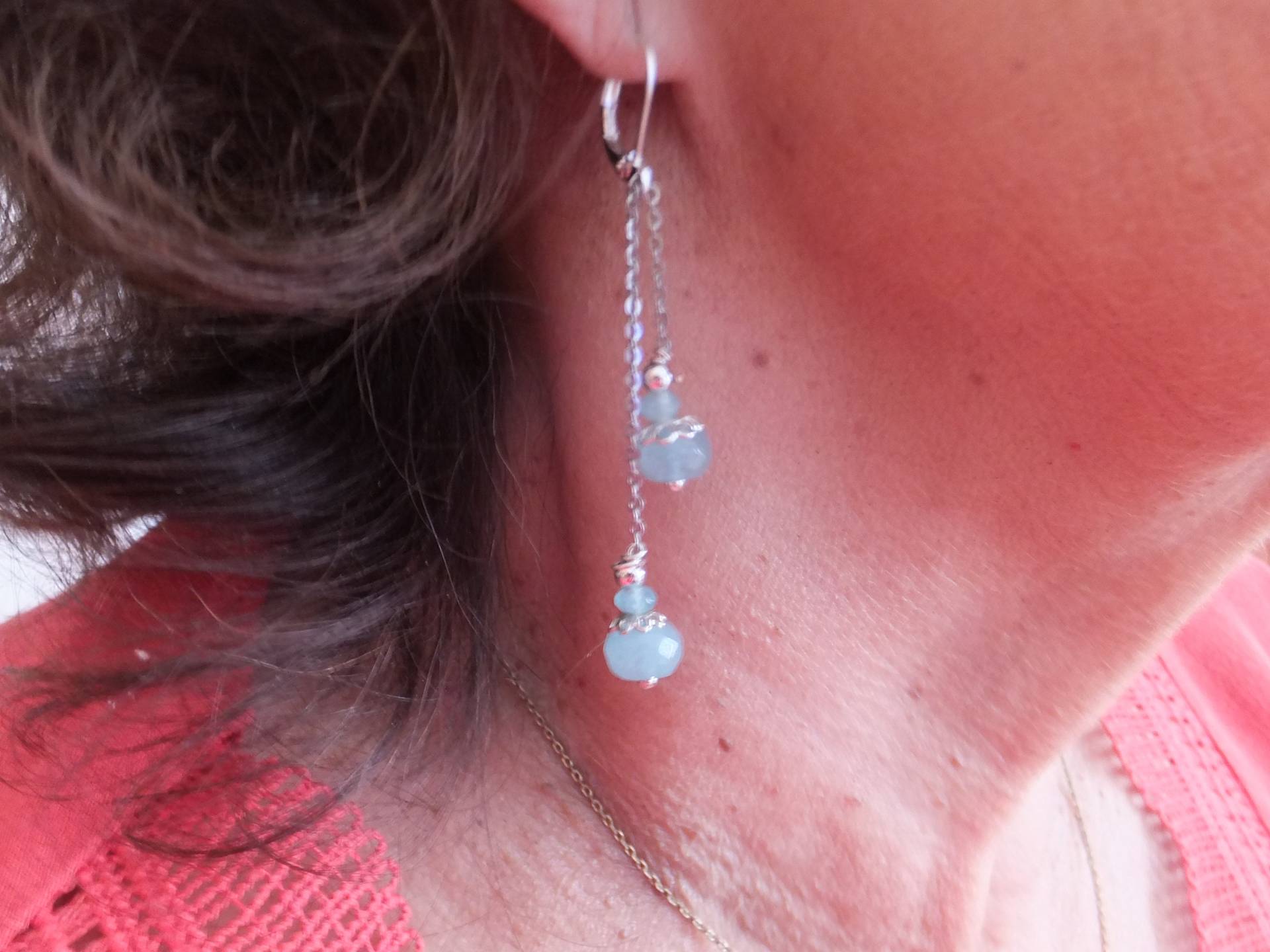 Aquamarin Kettenohrringe An 2 Verschieden Langen Ketten Angebracht Mit 925 Sterling Silber, Klappbrisuren, Edelsteinohrringe, Ohrhänger von Schmuckenergien