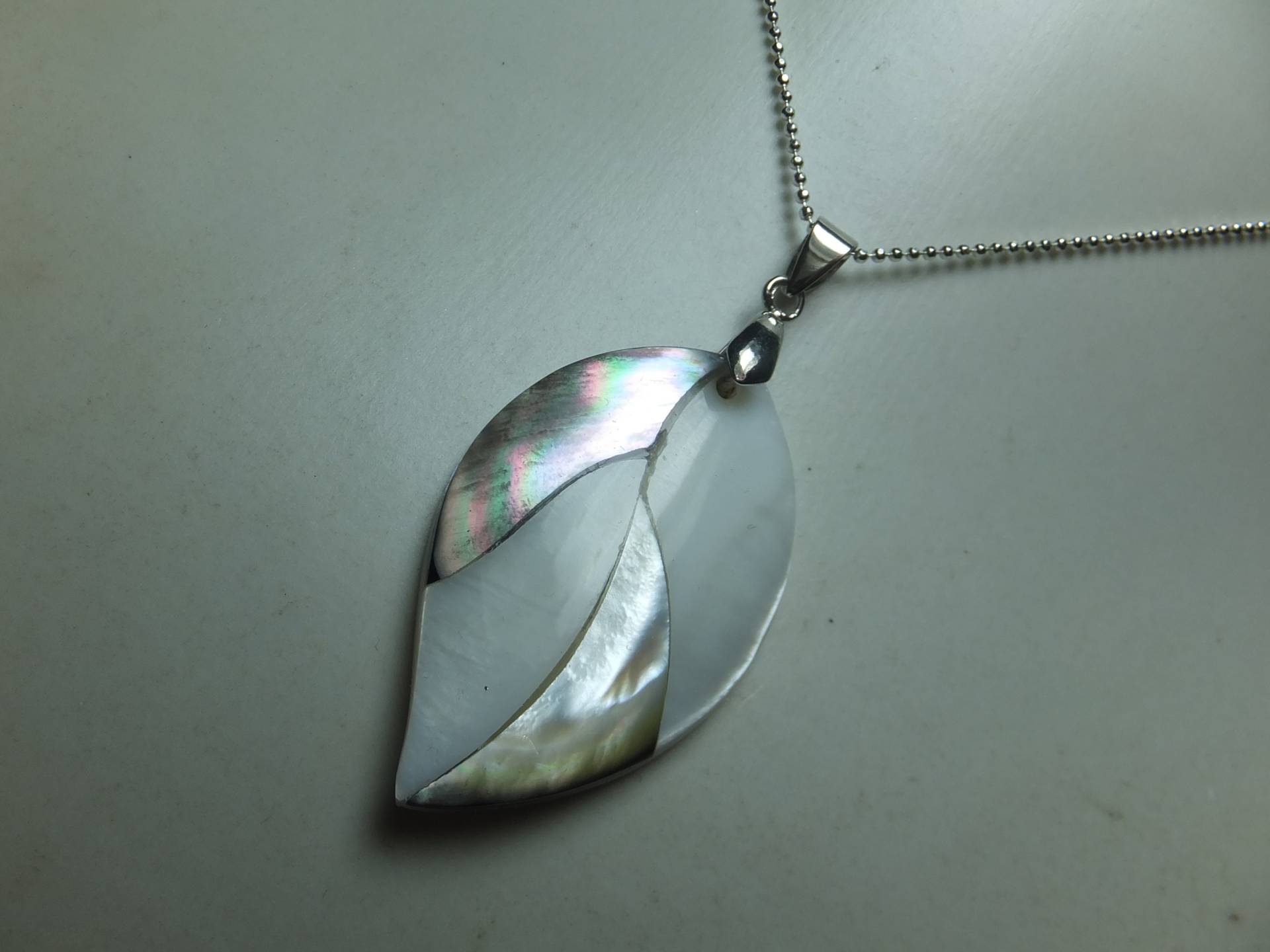 Edler Perlmutt Anhänger An 925 Sterling Silber Kette, Kugelkette, Halskette, Paua Abalone, Wunderschön Glänzend, Großes Blatt, , Schlicht von Schmuckenergien