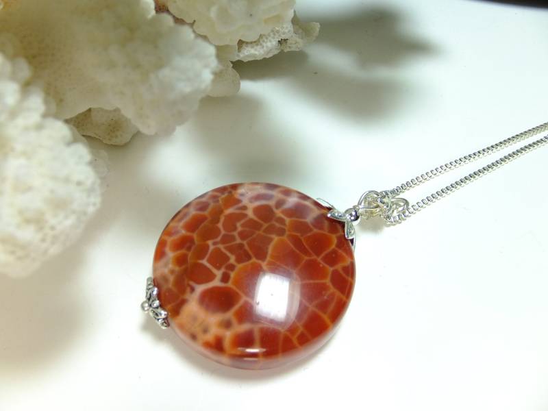 Feuerachat Anhänger Mit Versilberten Kette, Halskette, Charm, Edelstein, Collier, Geschenk, Edelsteinkette von Schmuckenergien