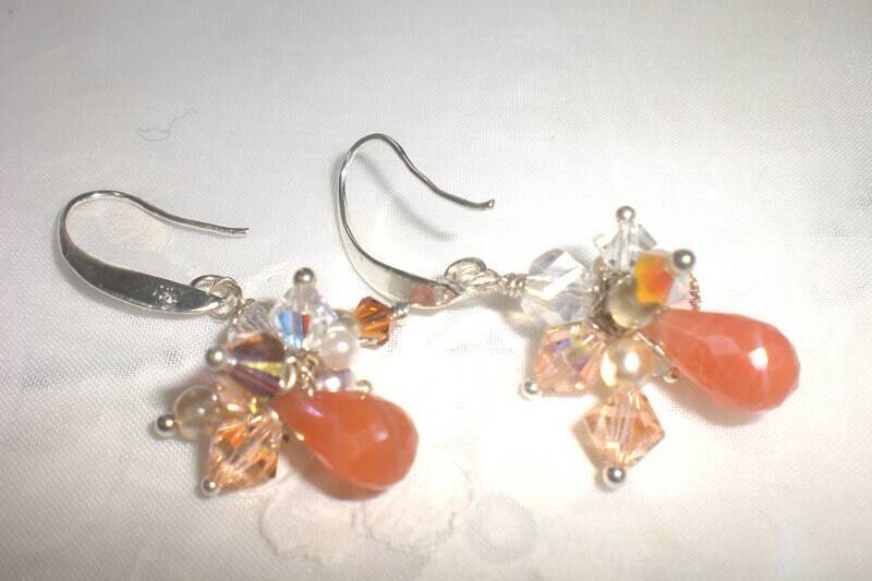 Mondstein Tropfen, Edle Ohrringe, Ohrhänger, Ohrhaken Mit Kristall Umrandet, Handarbeit von Schmuckenergien