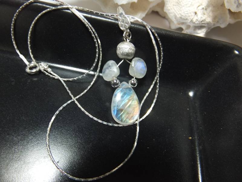 Mondsteine Mit Sterling Silber, Edelsteinkette, Collier, Handarbeit, Halskette, Regenbogenmondstein, Blau Glänzend, Hochwärtige Kette, Collier von Schmuckenergien