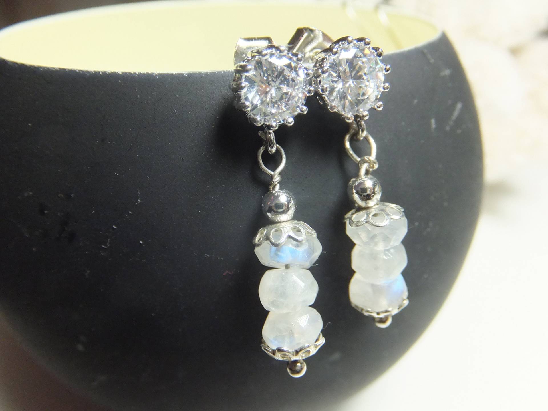 Mondsteinperlen Mit Zirkonia Silberohrsteckern von Schmuckenergien