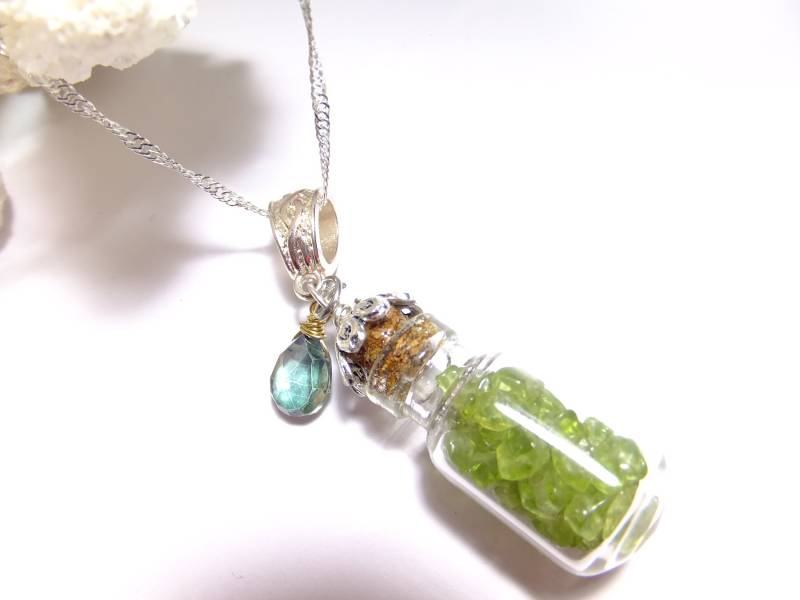 Peridot, Greenery , Jetzt Billiger, Sale, An Langer Kette, Emerland, Halskette, Edelsteinkette, Handarbeit von Schmuckenergien