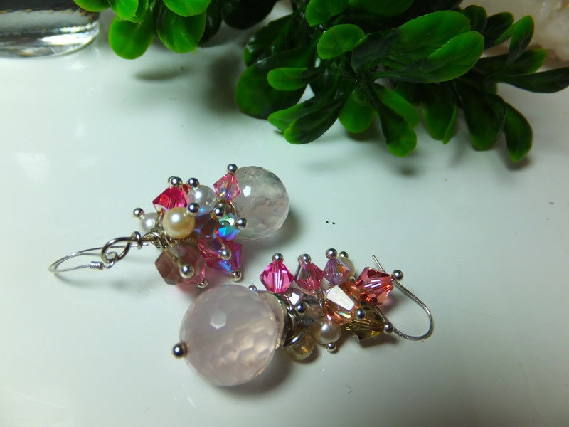 Rosenquarzohrringe Mit Swarowski Und 925Silber, Ohrhänger, Edelsteinohrringe, Kristallohrringe, Handarbeit von Schmuckenergien