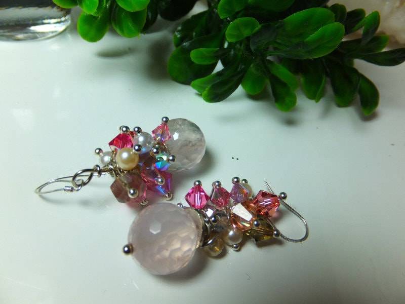 Rosenquarzohrringe Mit Swarowski Und 925Silber, Ohrhänger, Edelsteinohrringe, Kristallohrringe, Handarbeit von Schmuckenergien