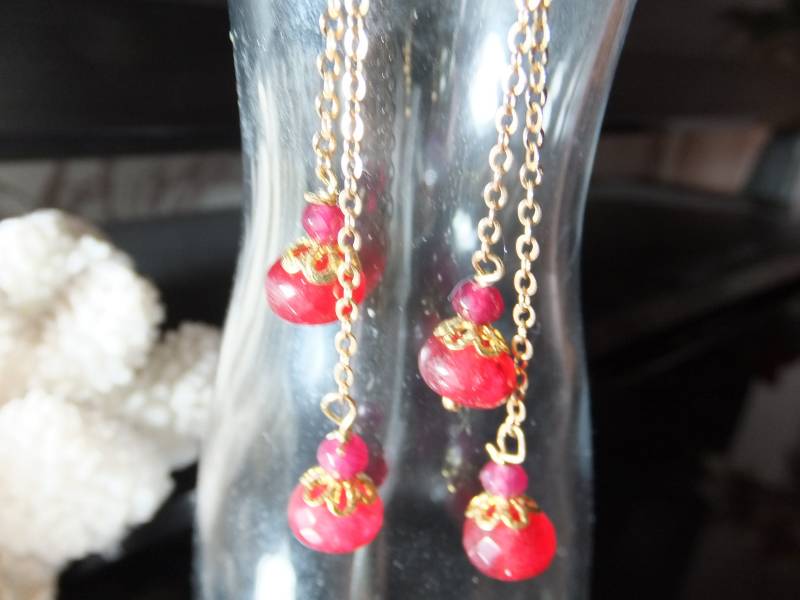 Rubine Mit 14Kgoldkappen Und 14K.ohrhaken An Vergoldeten Ketten Angebracht, Facettierte Edelsteine, Ohrringe Handarbeit von Schmuckenergien