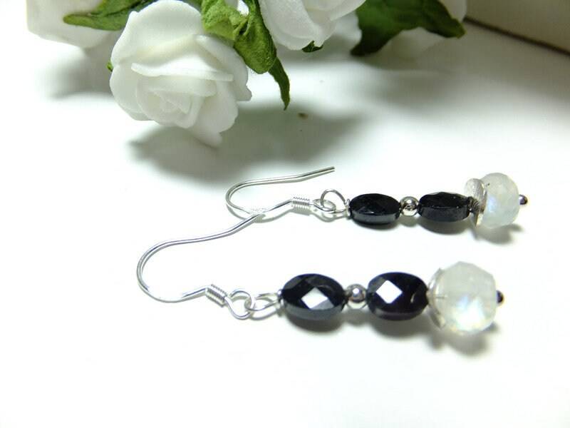 Sale Mondstein Mit Spinell, Ohrringe 925Er Silber, Ohrhänger, Schwarz Weiß, Earrings von Schmuckenergien