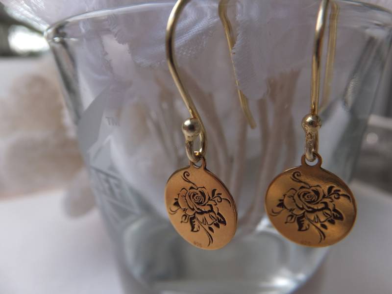 Schlichte 14K. Goldene Ohrringe von Schmuckenergien